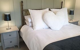 3 Bed Cozy Cottage, Harrogate With Free Parking